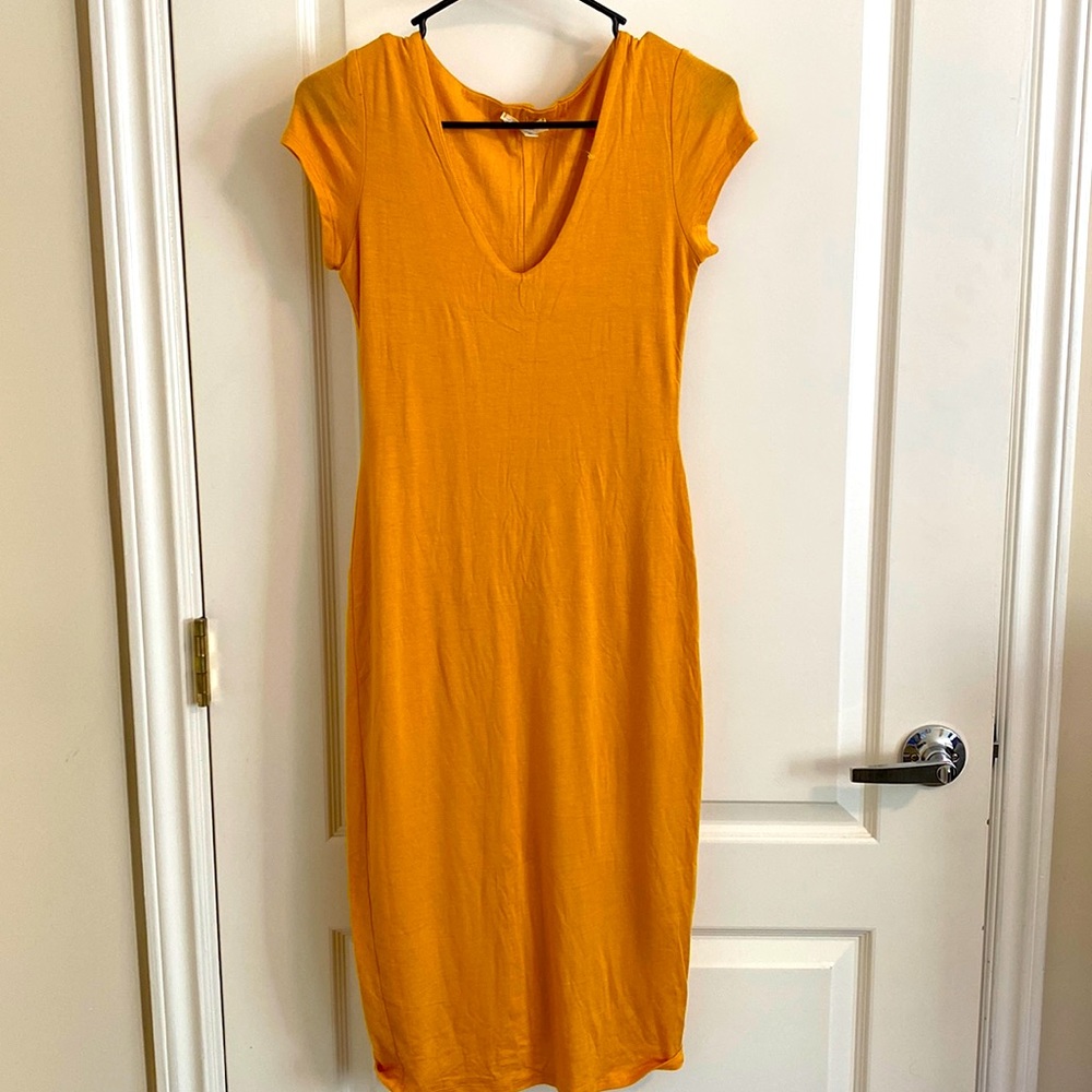 Cute body con dress. Never worn but lost the paper tag.